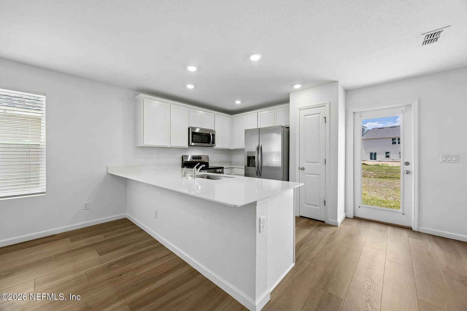 Listing photo id 11 for 3460 Mildred Way