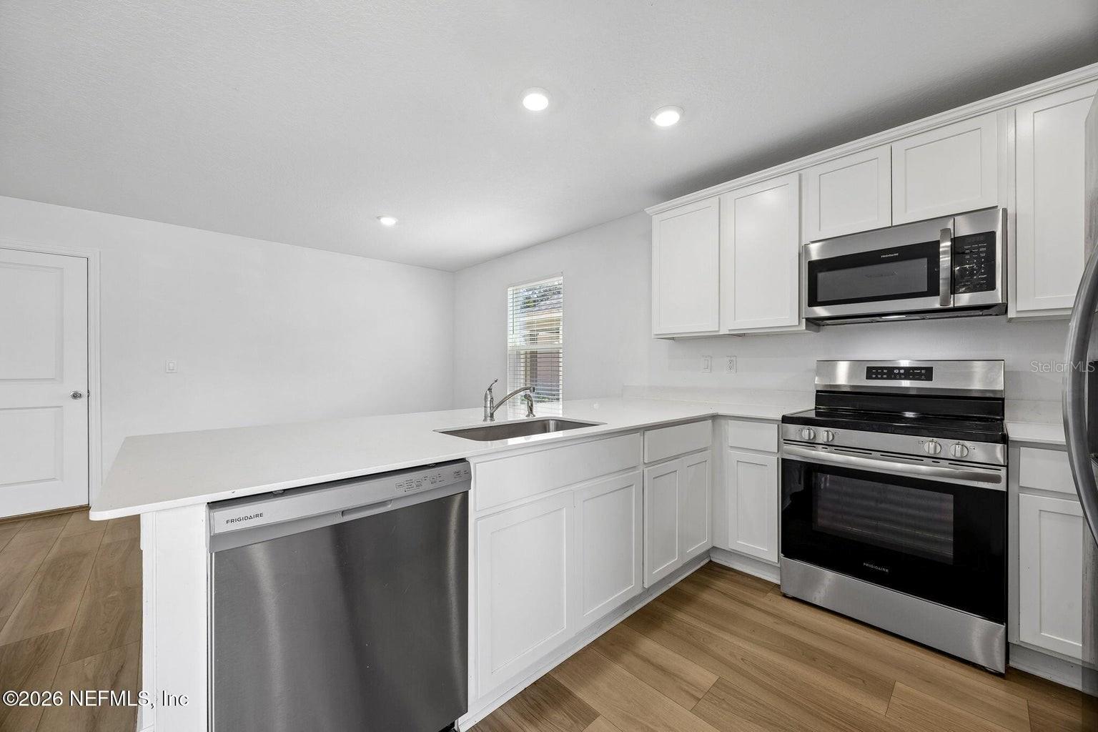 Listing photo id 12 for 3460 Mildred Way
