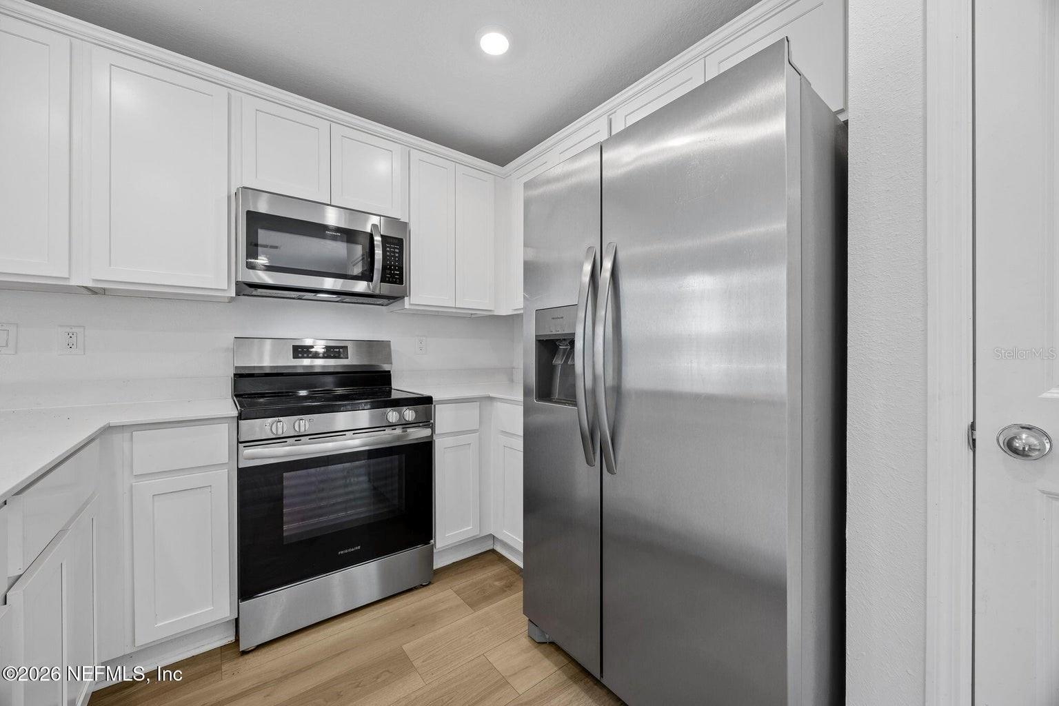 Listing photo id 13 for 3460 Mildred Way