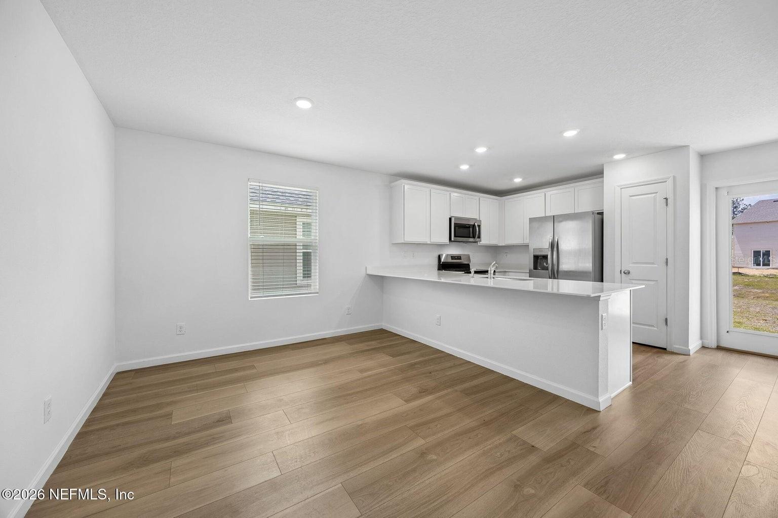 Listing photo id 14 for 3460 Mildred Way