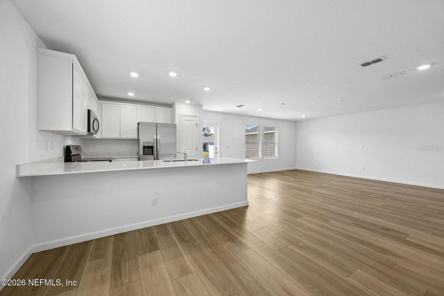 Listing photo id 15 for 3460 Mildred Way