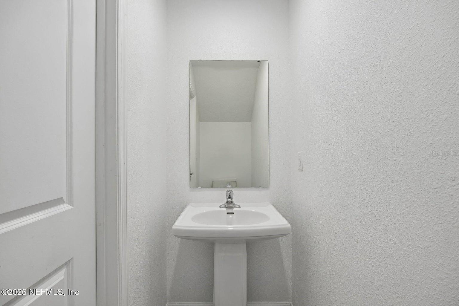 Listing photo id 5 for 3460 Mildred Way