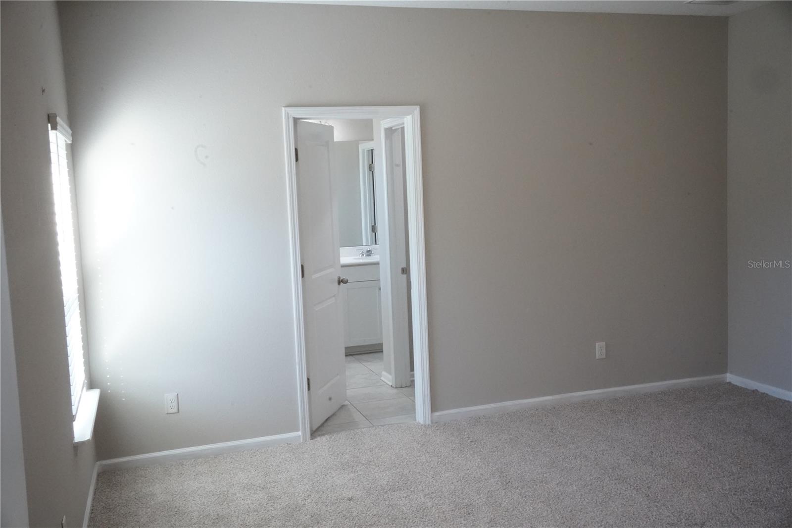 Image 32 of 83 For 855 Sycamore Way