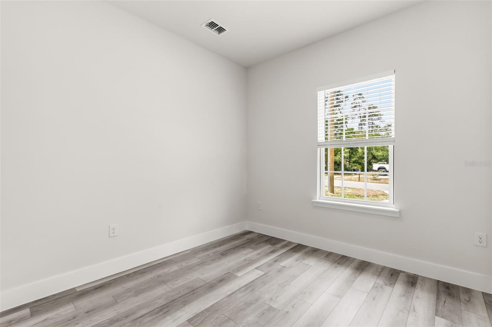 Image 18 of 29 For 16015 29th Court Road 2