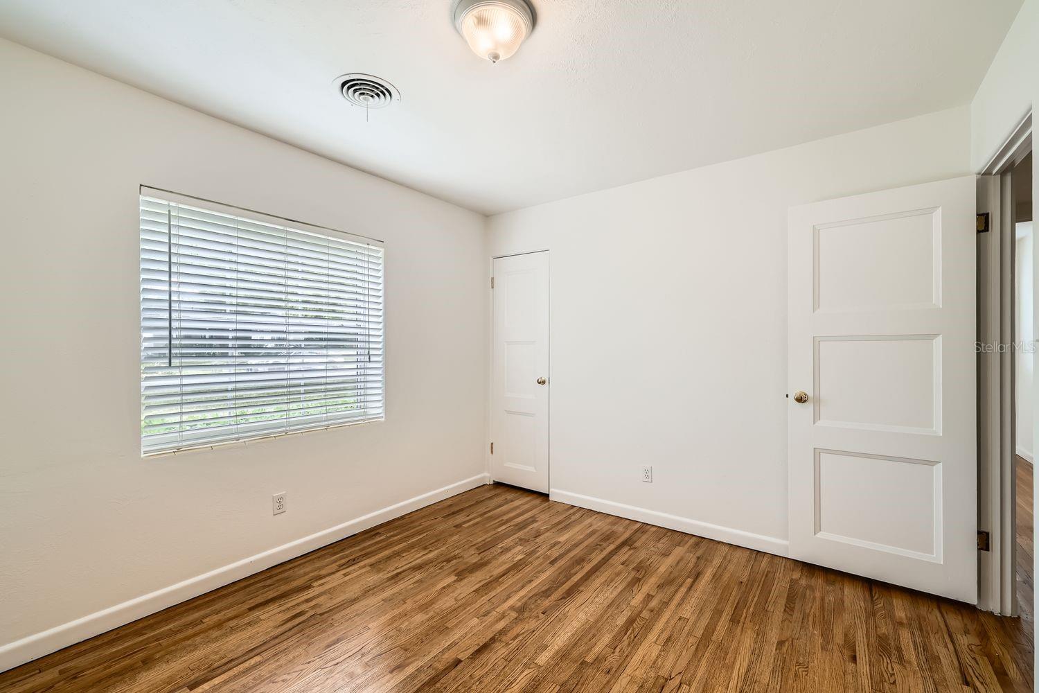 Image 17 of 22 For 425 Balmoral Road