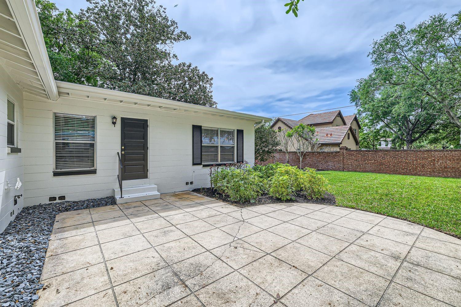 Image 20 of 22 For 425 Balmoral Road