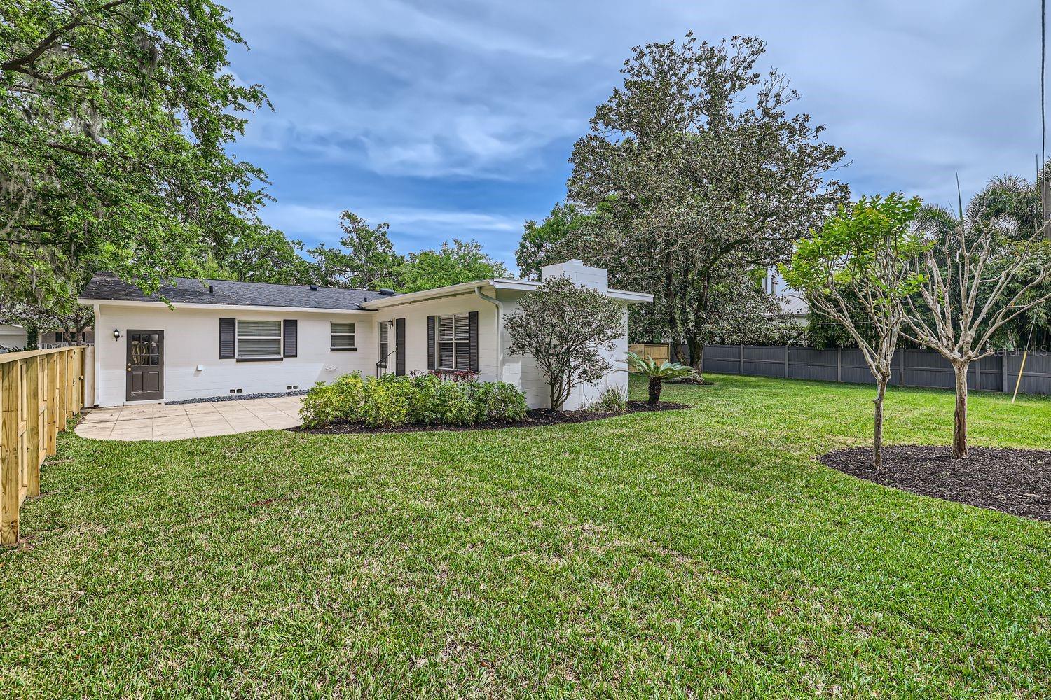 Image 21 of 22 For 425 Balmoral Road