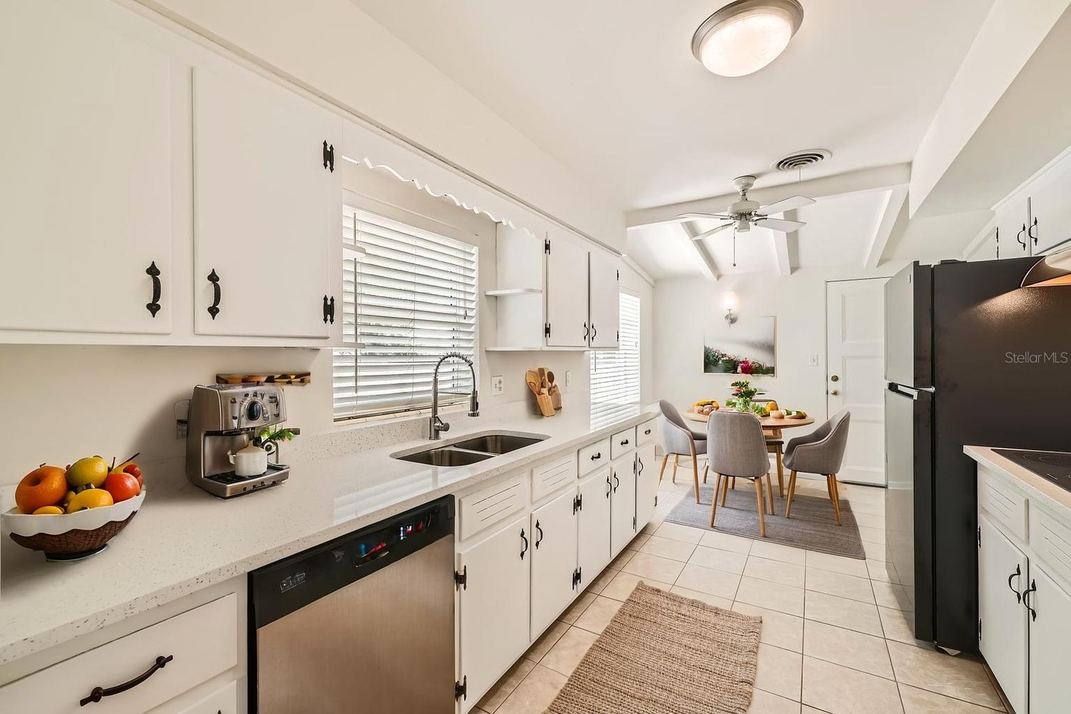 Image 6 of 22 For 425 Balmoral Road