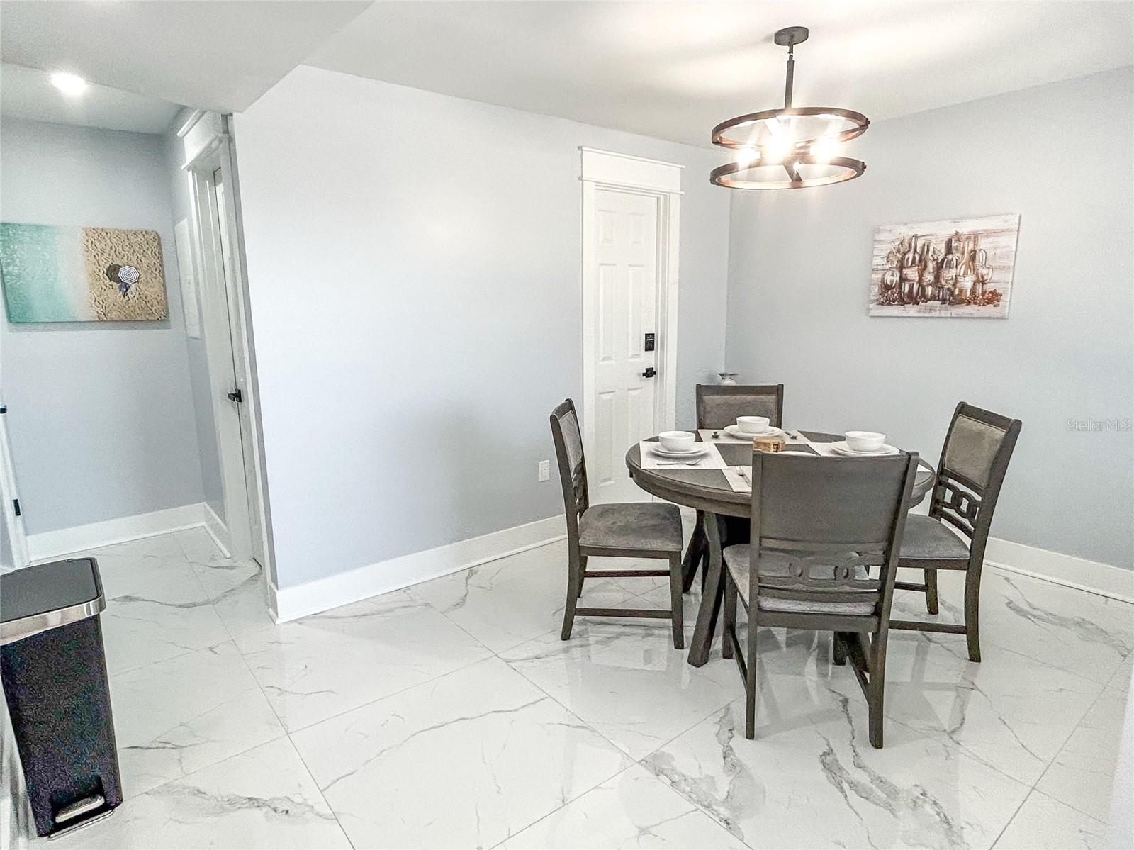 Image 4 of 25 For 315 Medallion Boulevard F