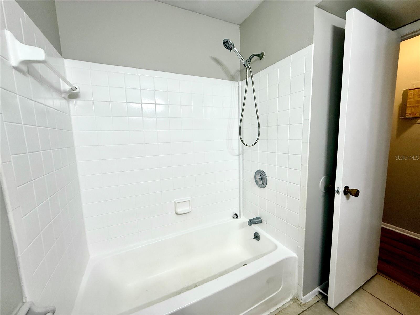 Image 3 of 9 For 644 Kenwick Circle 104