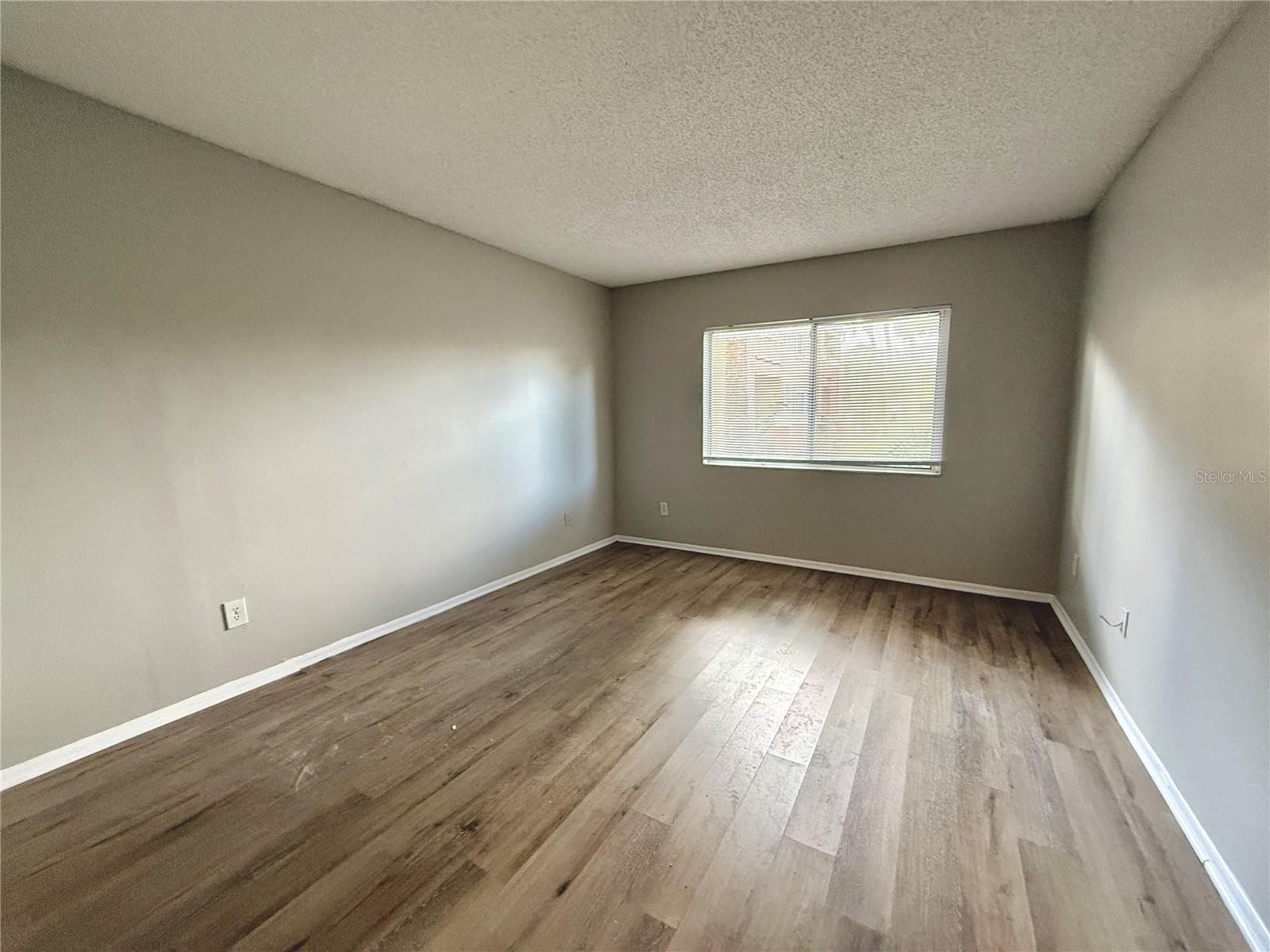 Image 7 of 9 For 644 Kenwick Circle 104