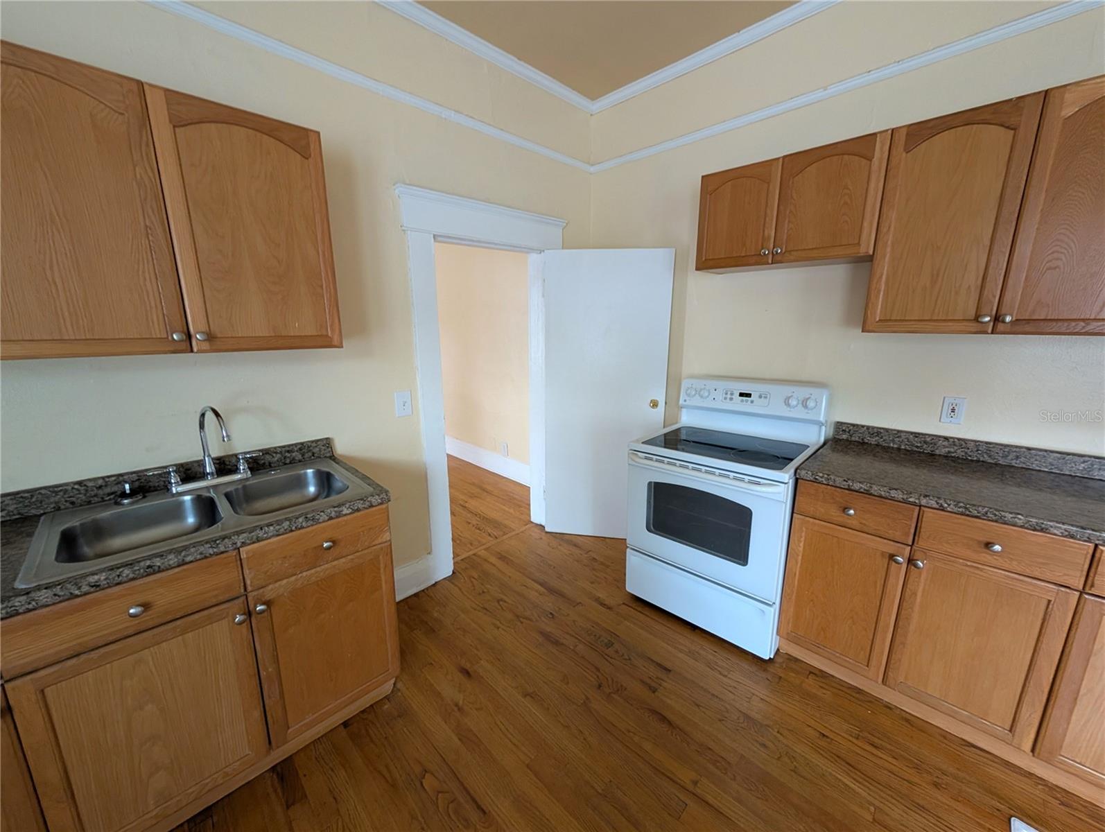 Image 3 of 14 For 103 Westland Avenue 1