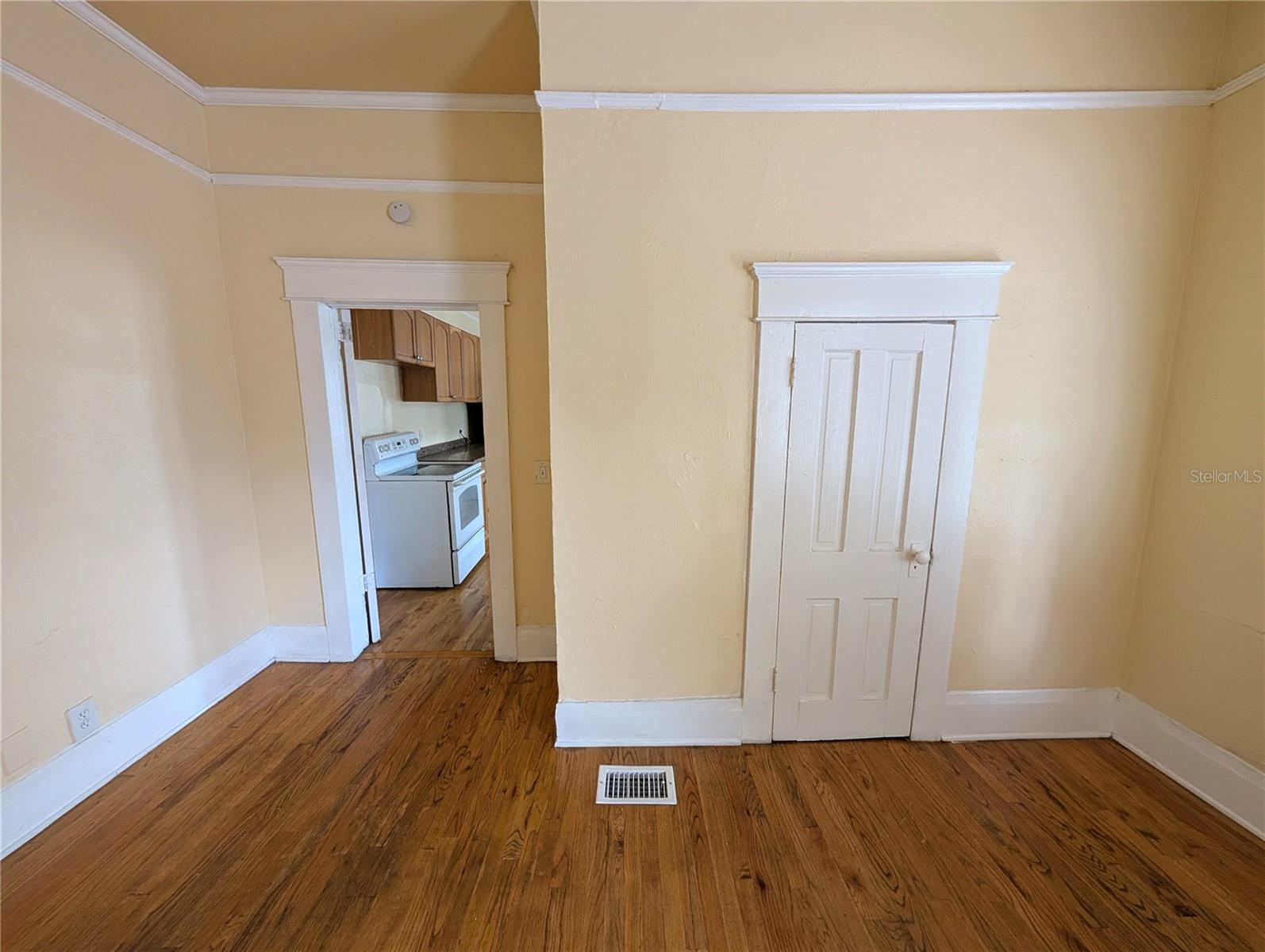 Image 7 of 14 For 103 Westland Avenue 1