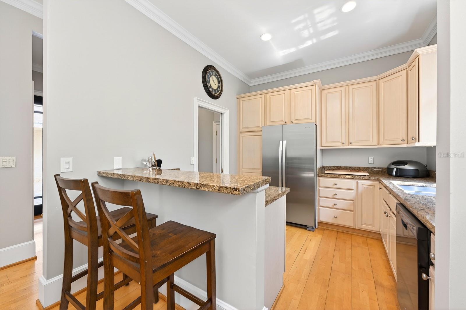 Image 11 of 34 For 962 Aragon Avenue