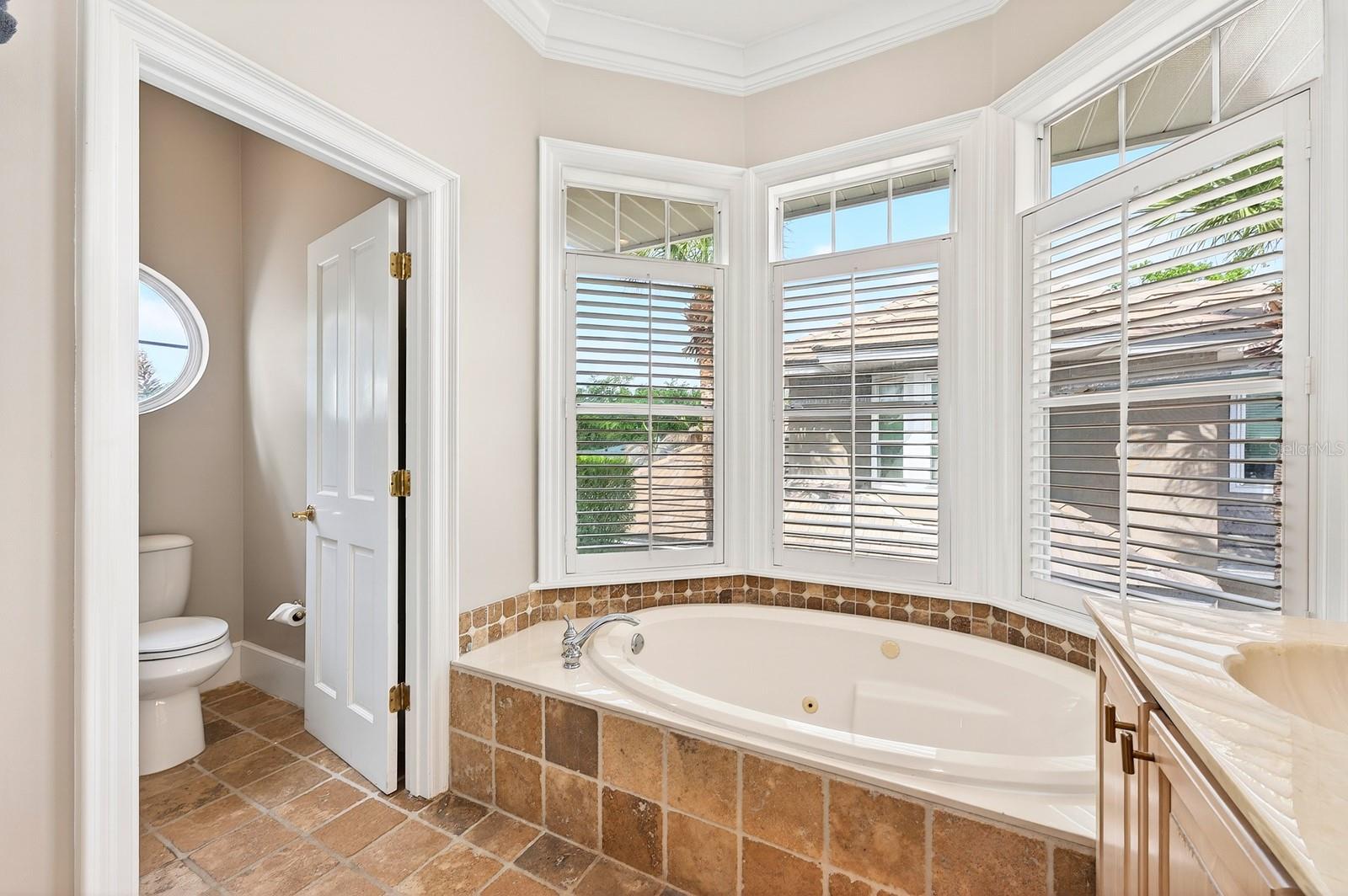 Image 21 of 34 For 962 Aragon Avenue