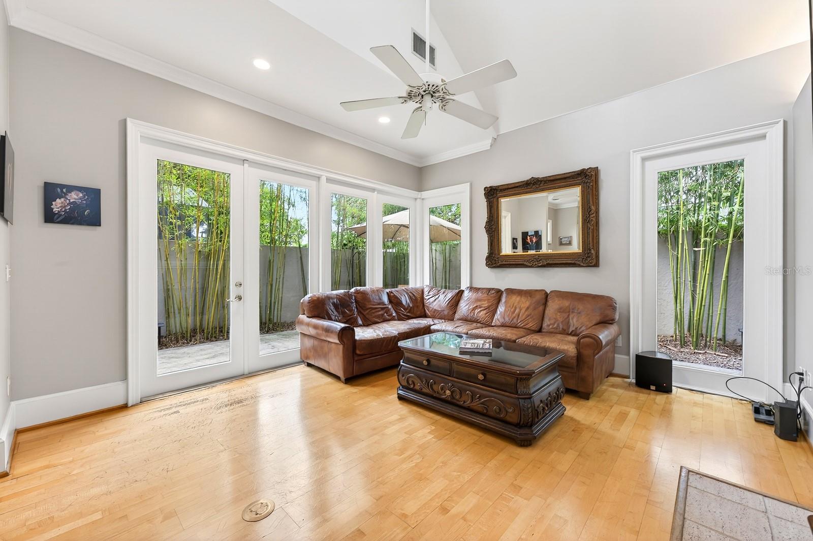 Image 5 of 34 For 962 Aragon Avenue