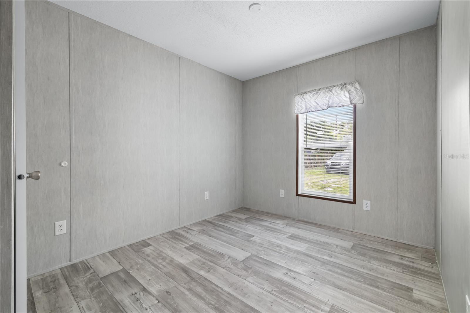 Image 12 of 38 For 25031 Antler Street