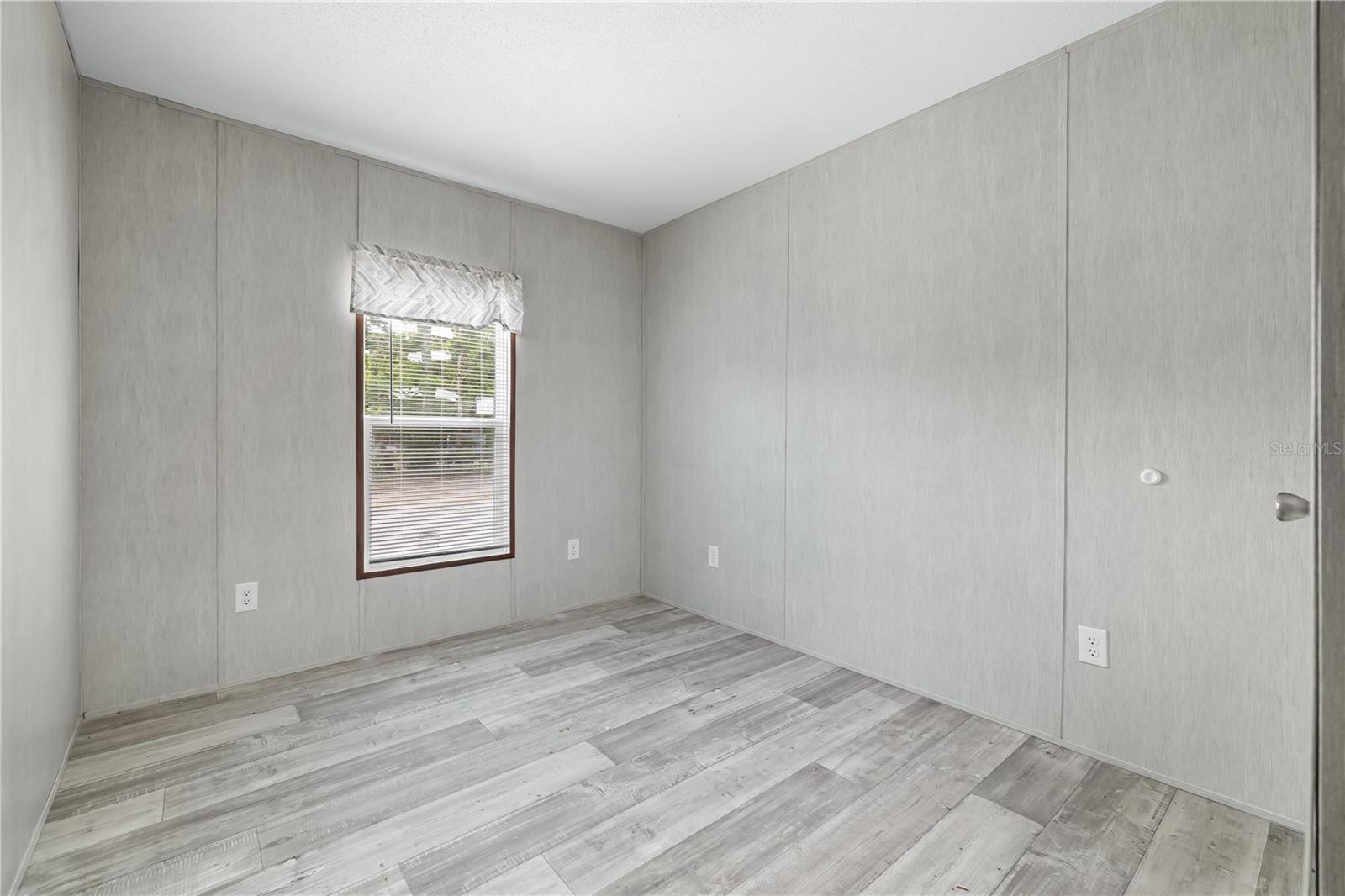 Image 16 of 38 For 25031 Antler Street