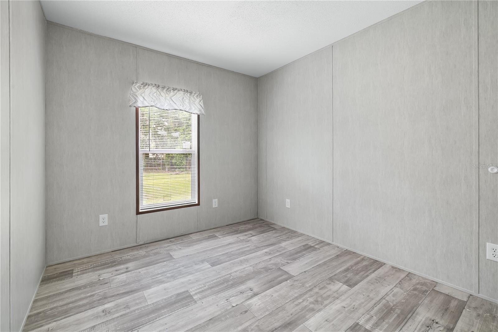Image 17 of 38 For 25031 Antler Street