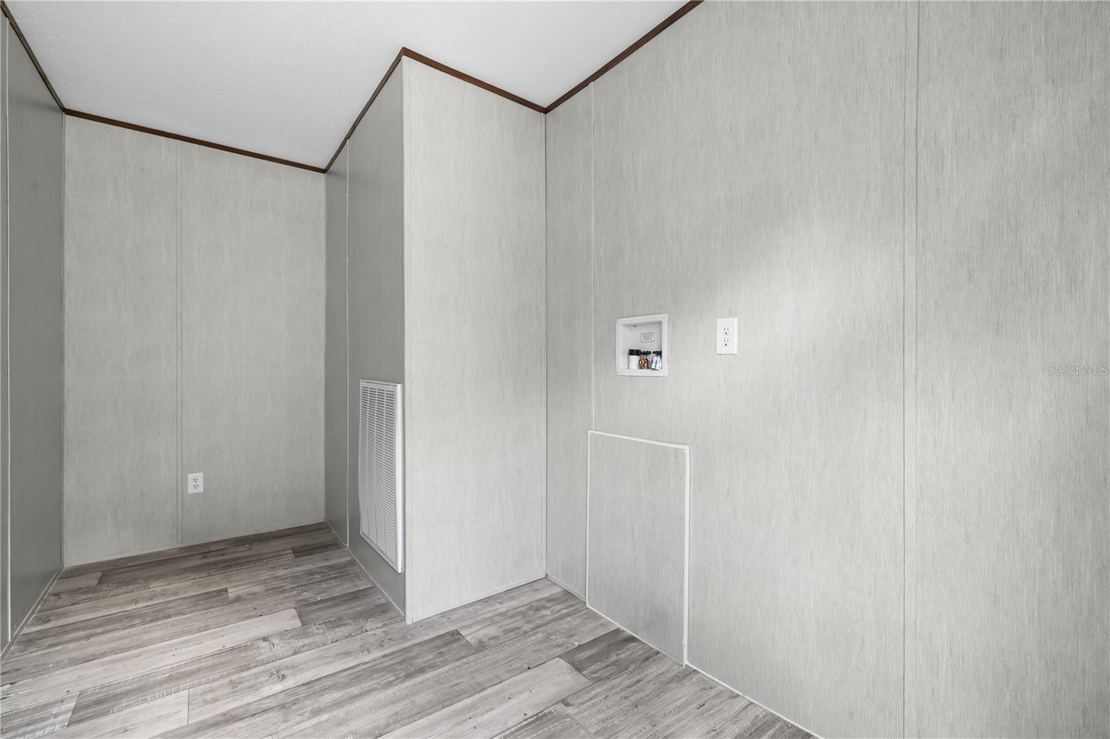 Image 19 of 38 For 25031 Antler Street