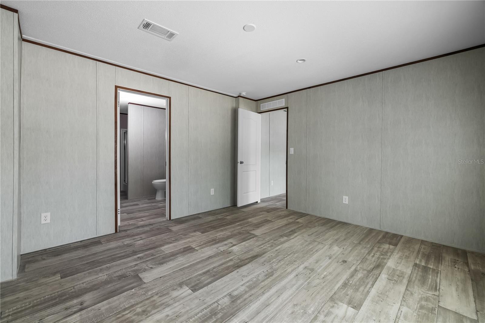 Image 21 of 38 For 25031 Antler Street