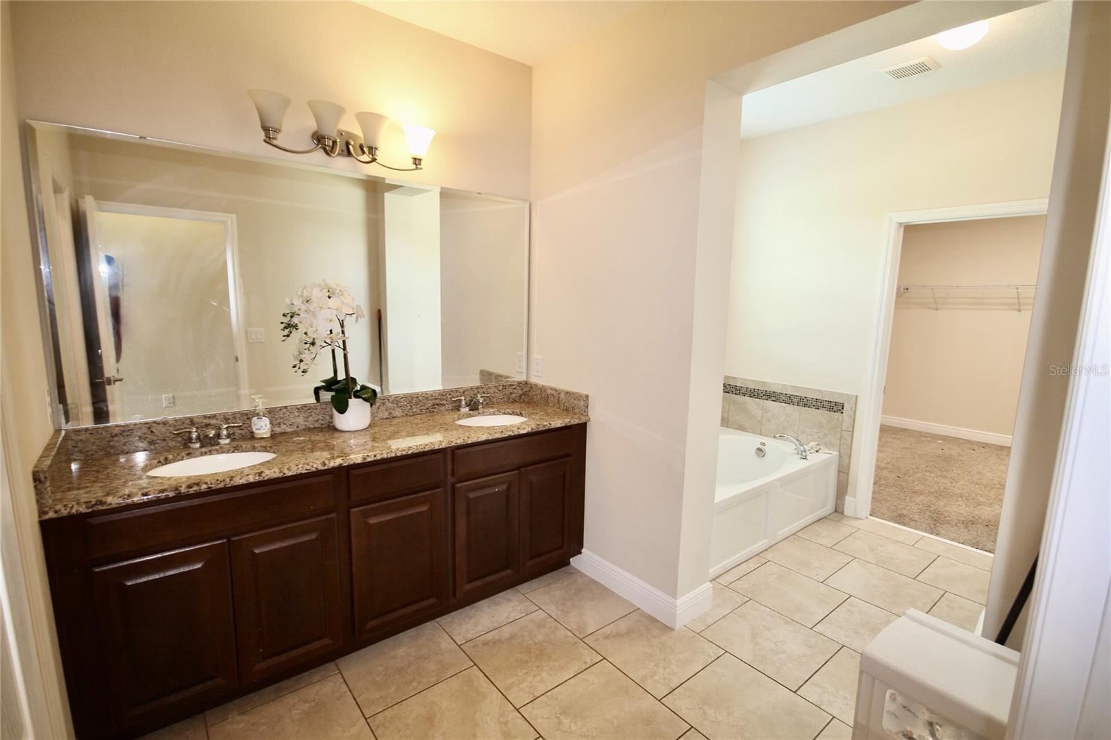 Image 13 of 37 For 1073 Cavan Drive