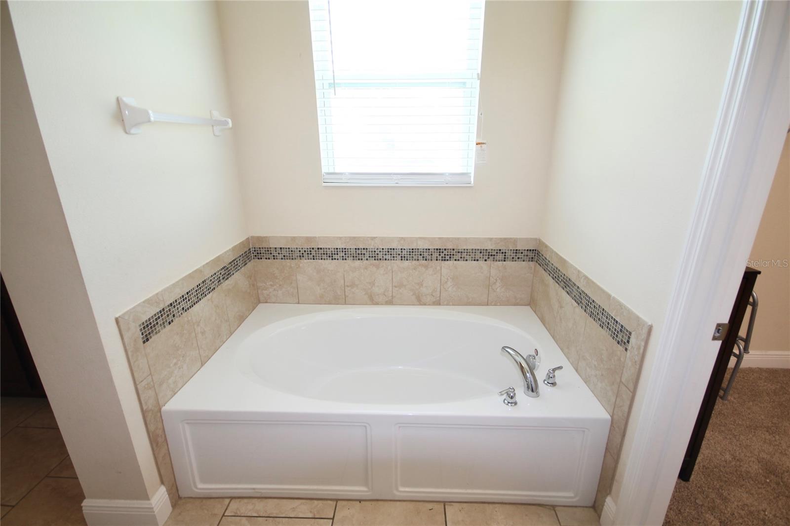 Image 15 of 37 For 1073 Cavan Drive