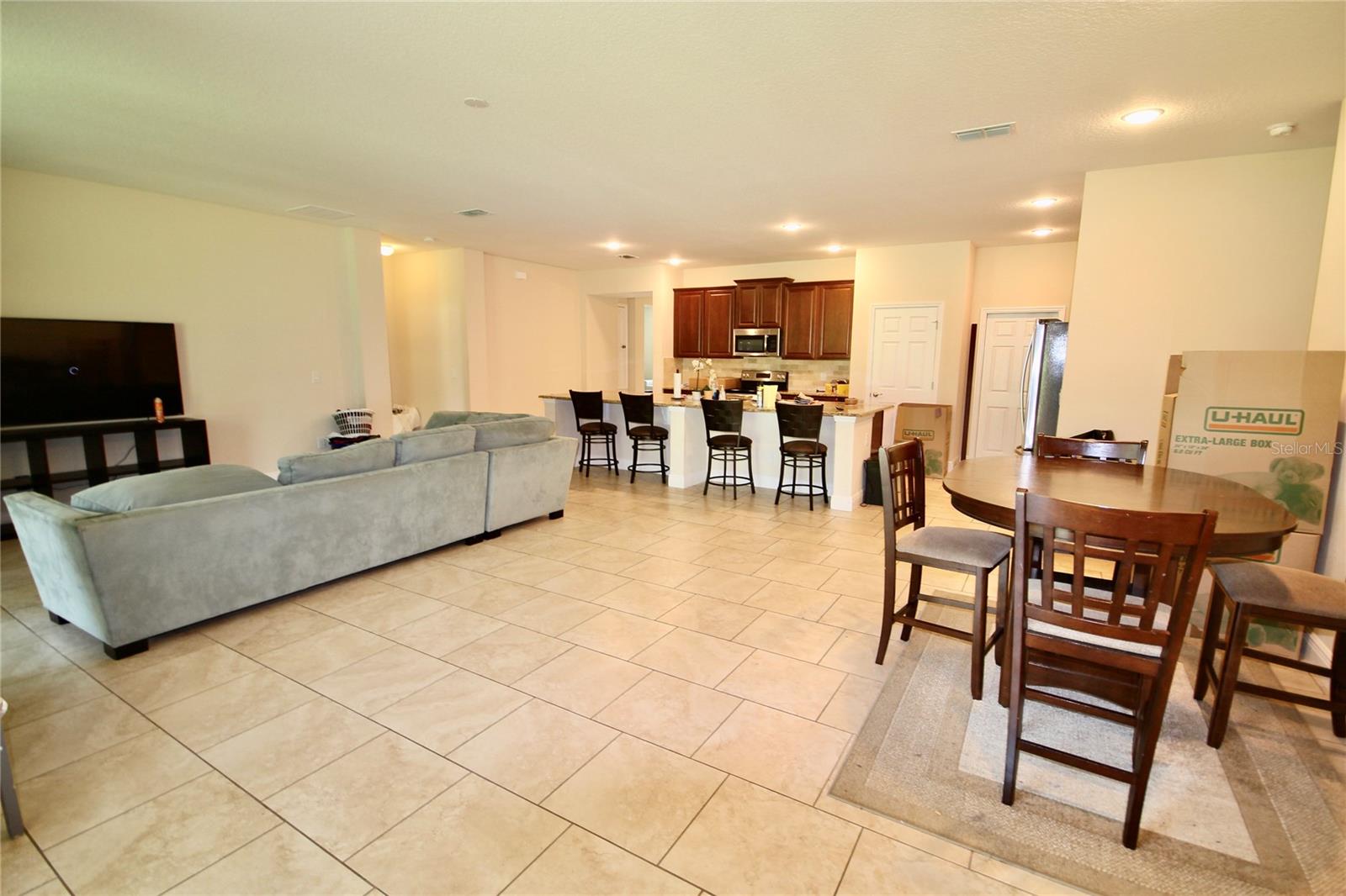 Image 6 of 37 For 1073 Cavan Drive