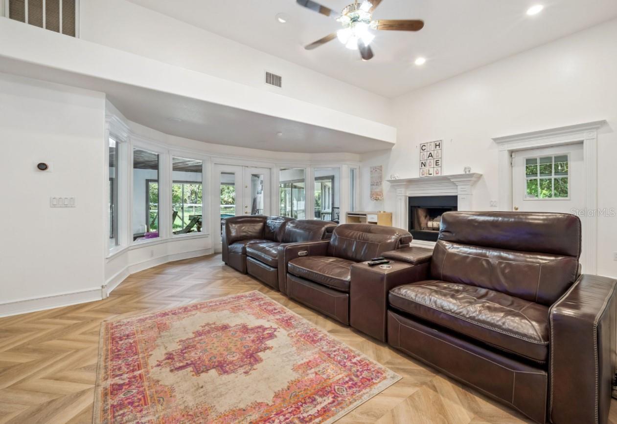 Image 14 of 68 For 21033 Violet Road