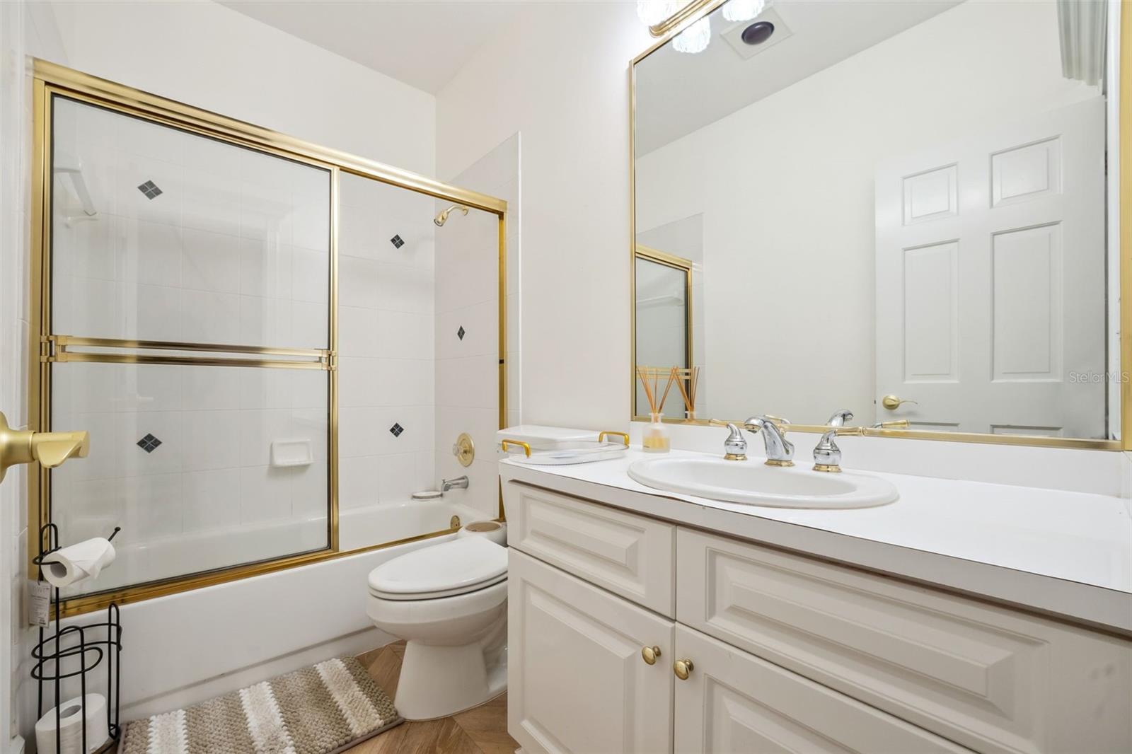 Image 16 of 68 For 21033 Violet Road