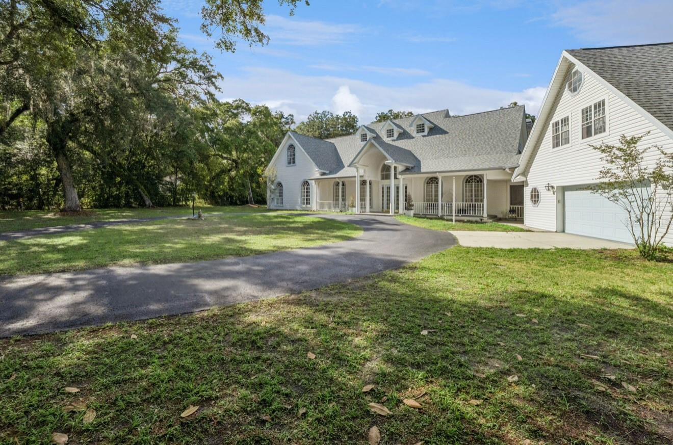 Image 4 of 68 For 21033 Violet Road