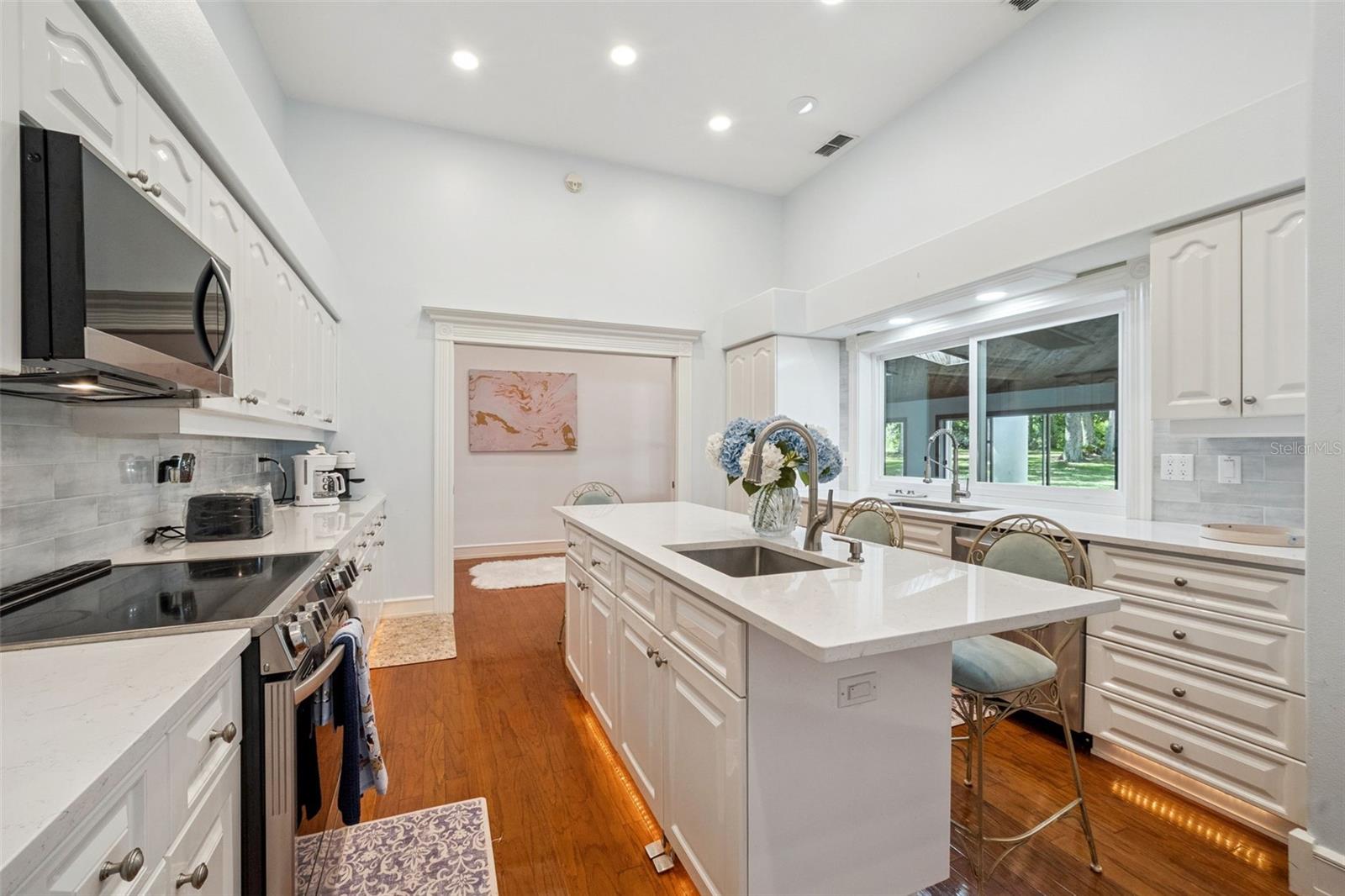 Image 9 of 68 For 21033 Violet Road