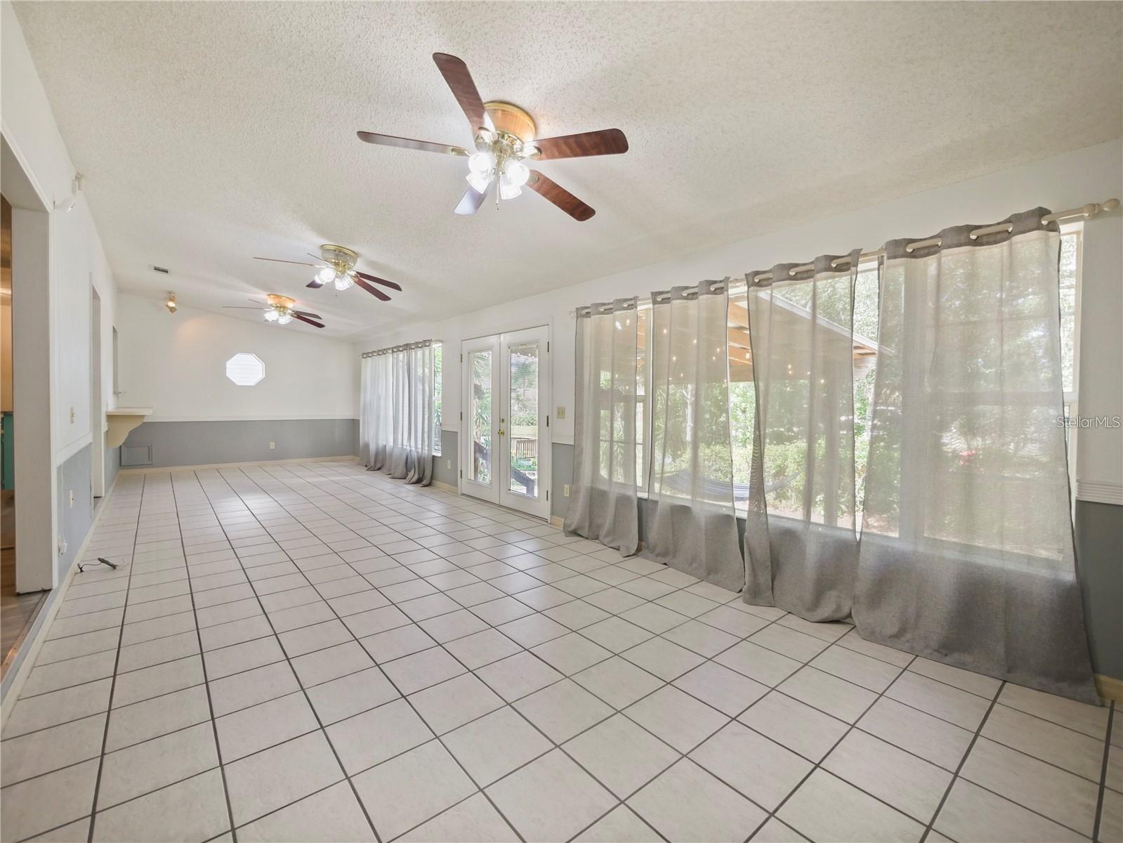 Image 33 of 49 For 240 Maureen Drive