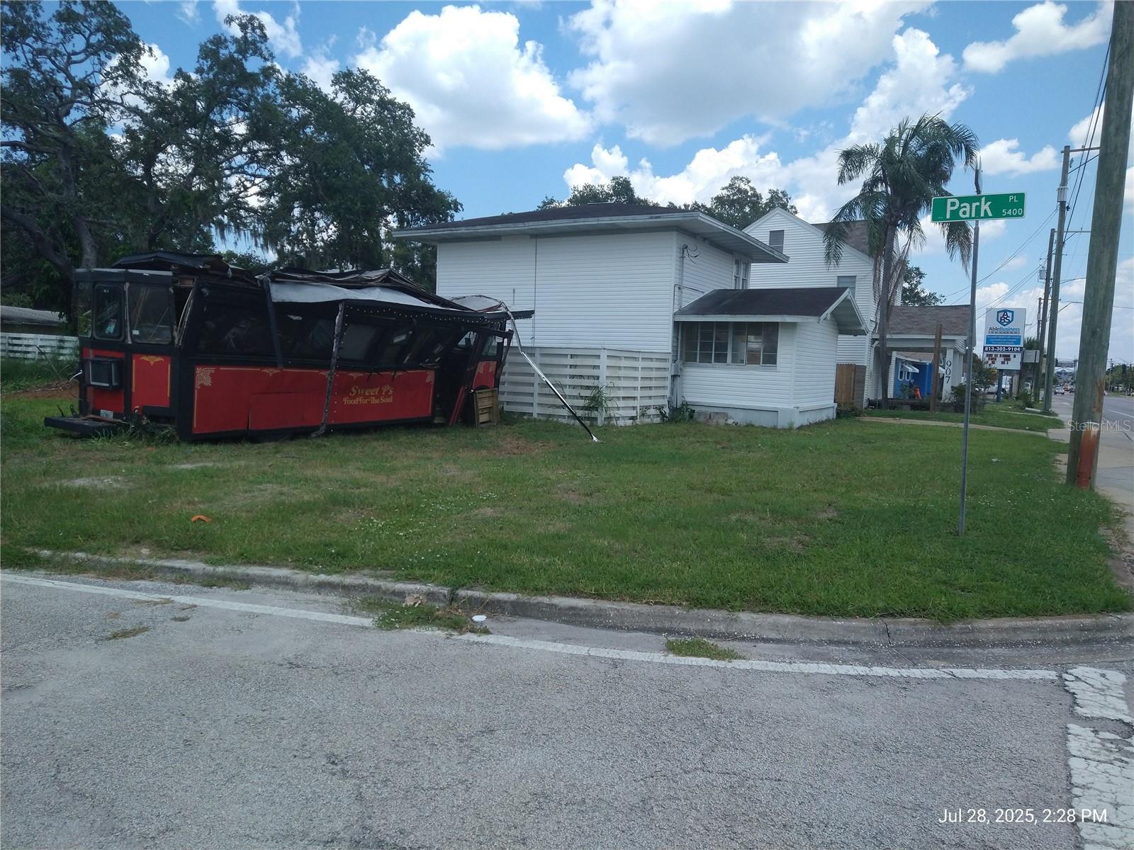 Image 25 of 31 For 909 And 911 West Hillsborough Avenue