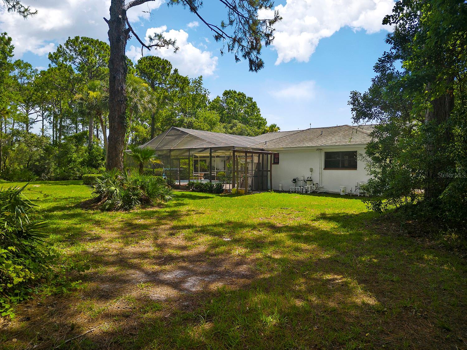 Listing photo id 11 for 6049 Patricia Place