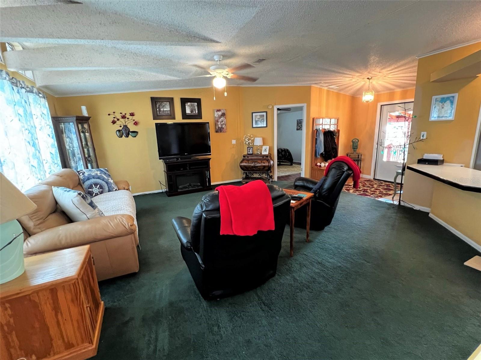 Listing photo id 2 for 7412 Sky Drive