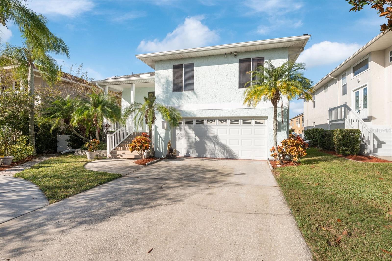 Listing photo id 0 for 6225 Bayside Drive