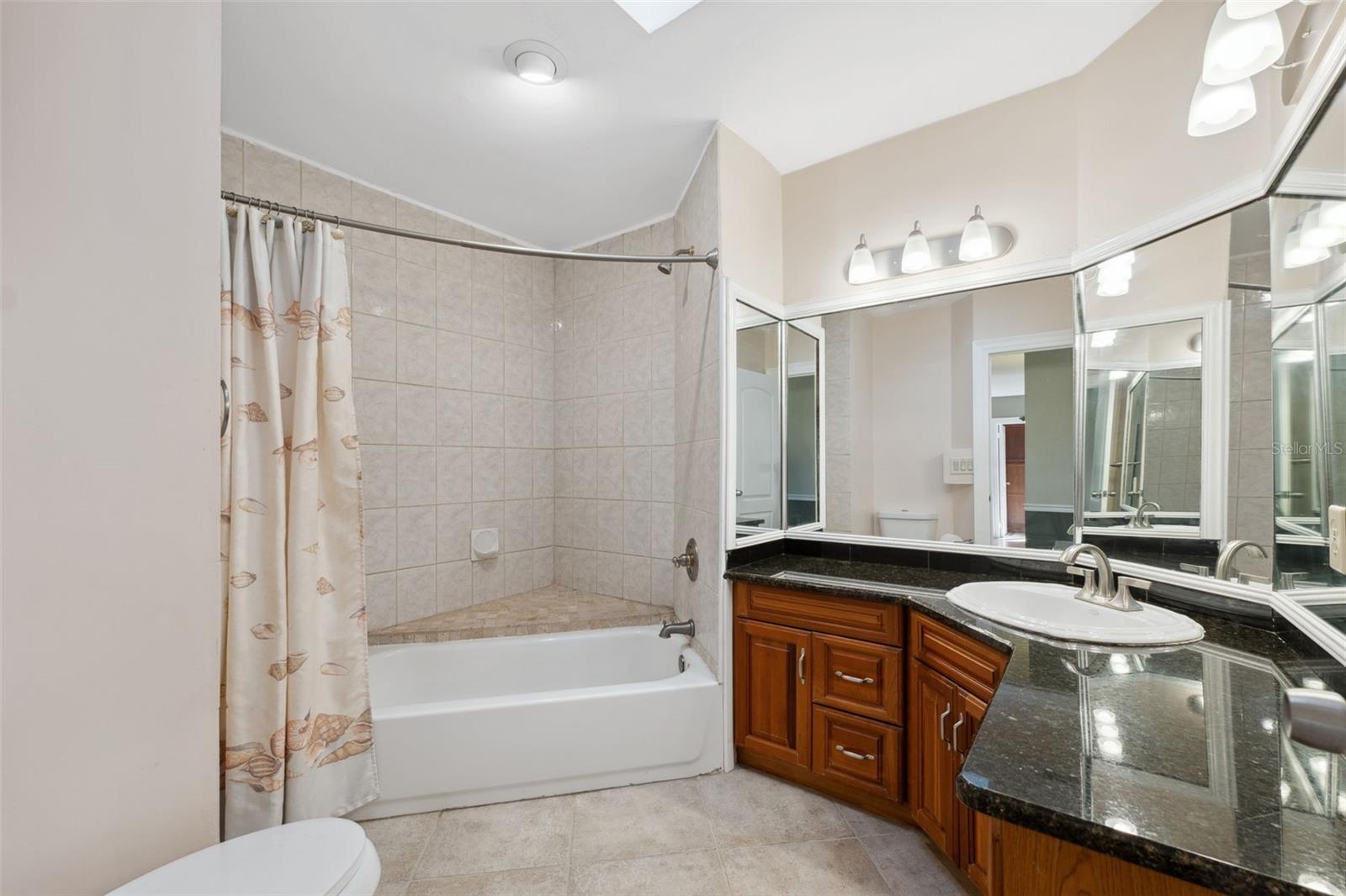 Listing photo id 27 for 6225 Bayside Drive