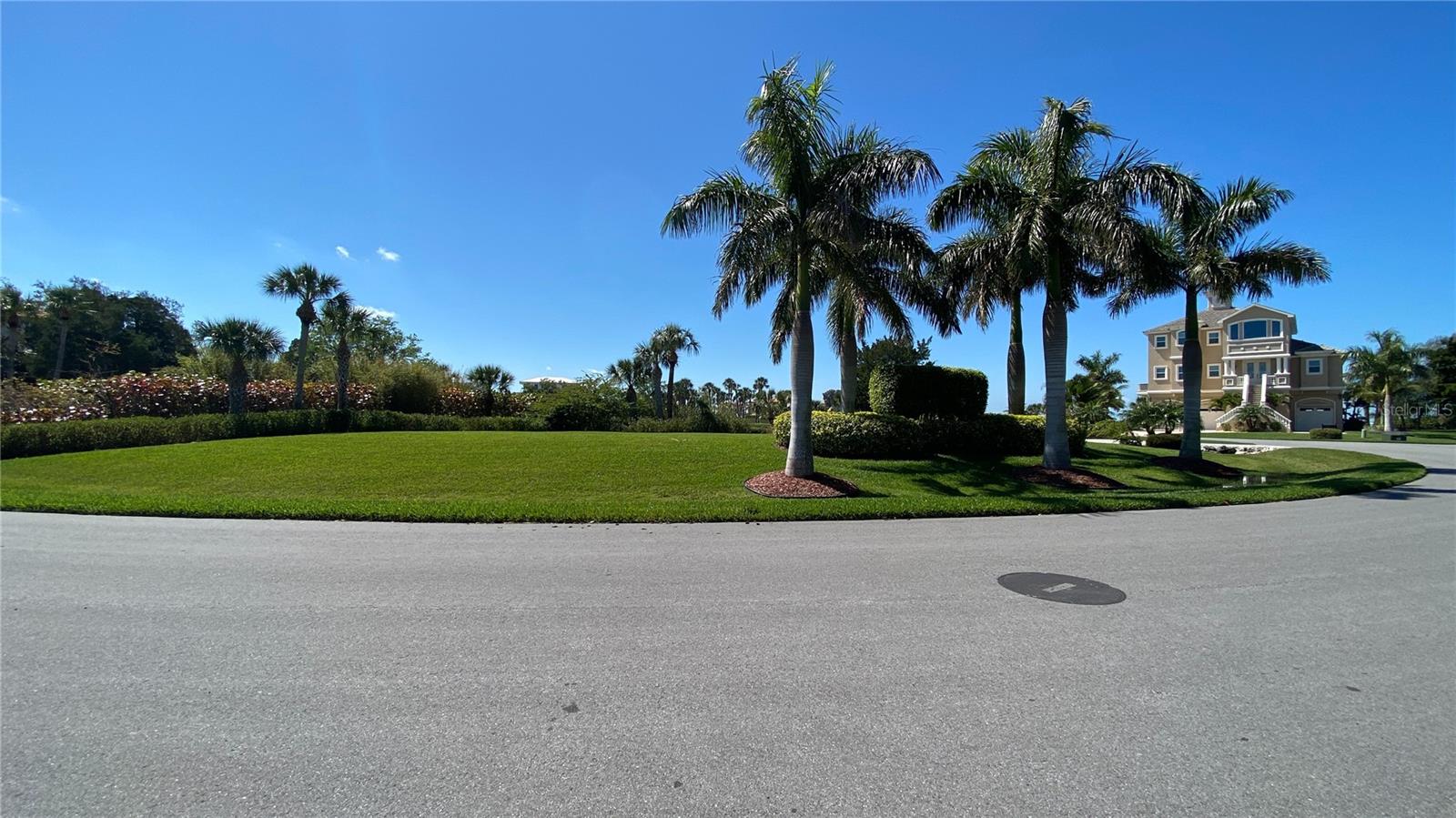 Listing photo id 10 for Harborpointe Drive 53