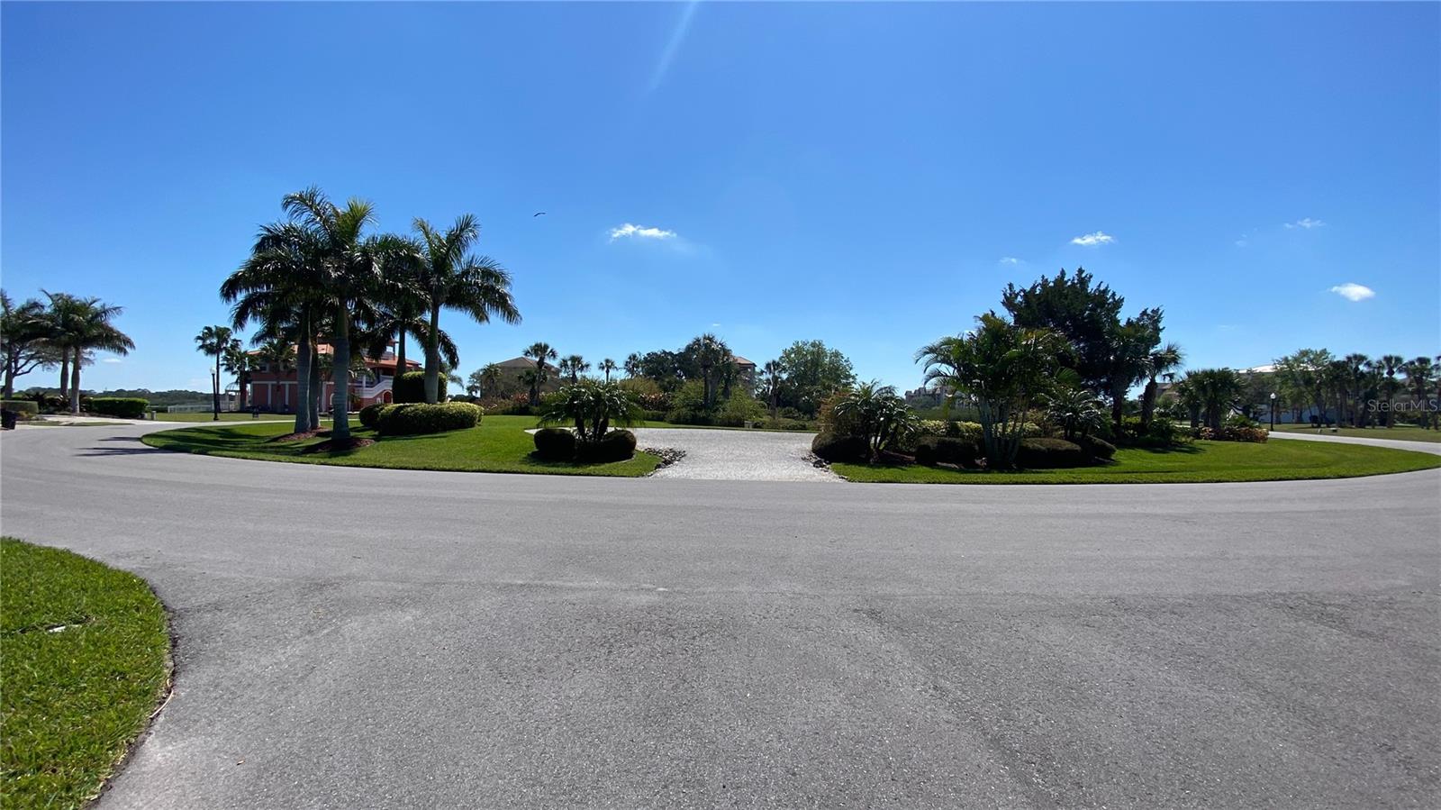 Listing photo id 5 for Harborpointe Drive 53