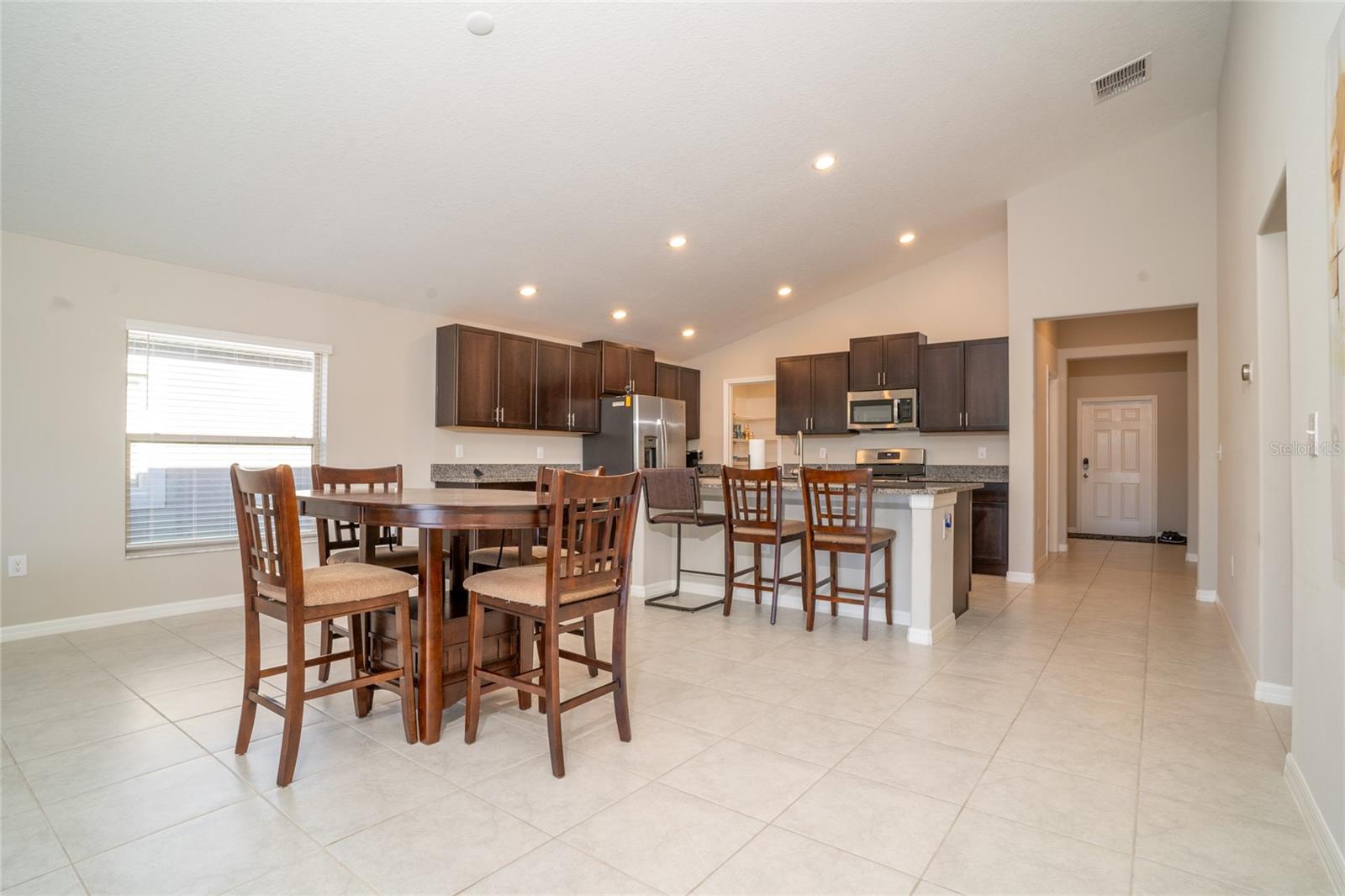 Listing photo id 19 for 9424 Channing Hill Drive