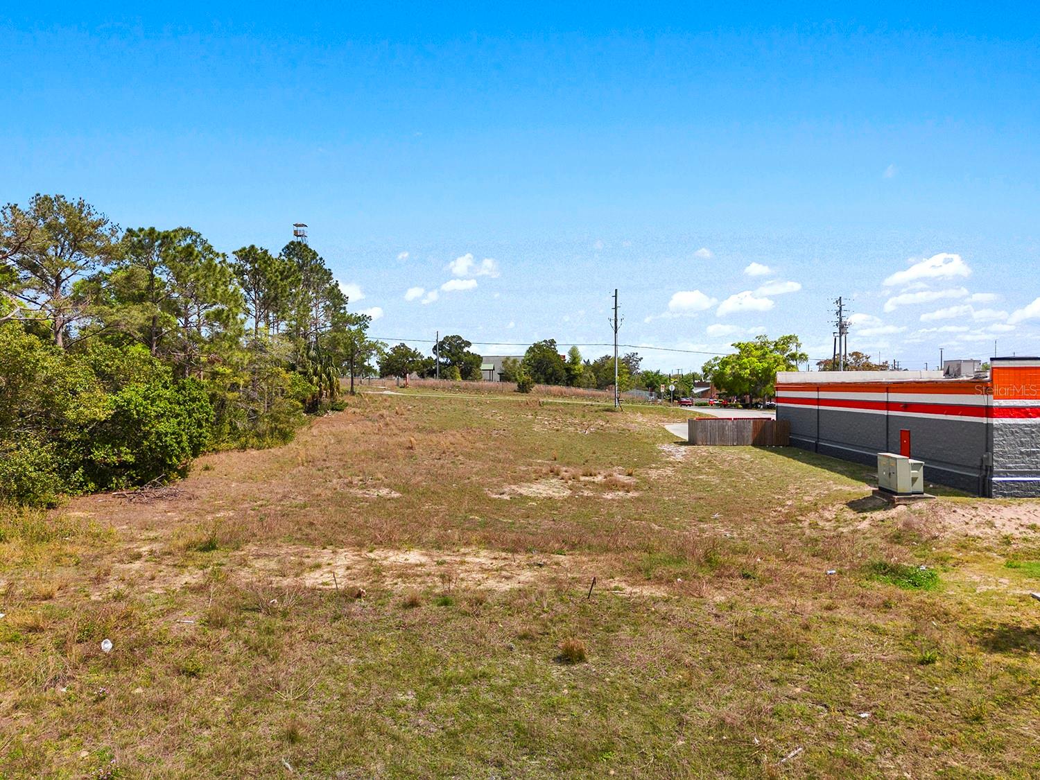 Listing photo id 2 for Weeping Willow Street