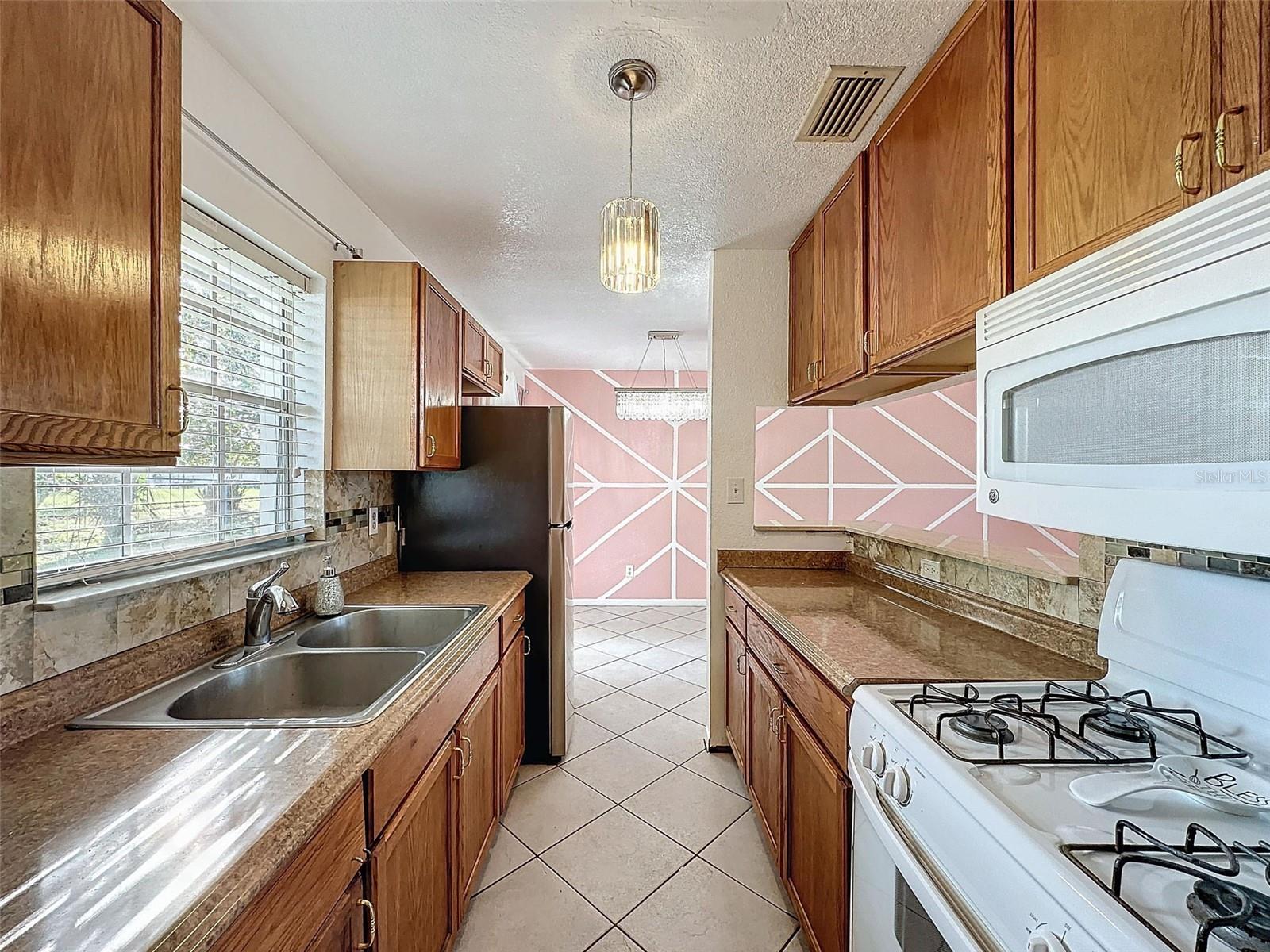 Listing photo id 25 for 12582 Elgin Boulevard