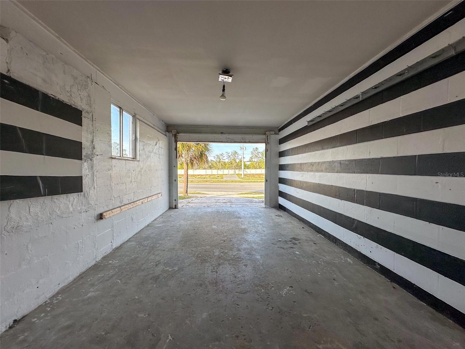 Listing photo id 35 for 12582 Elgin Boulevard