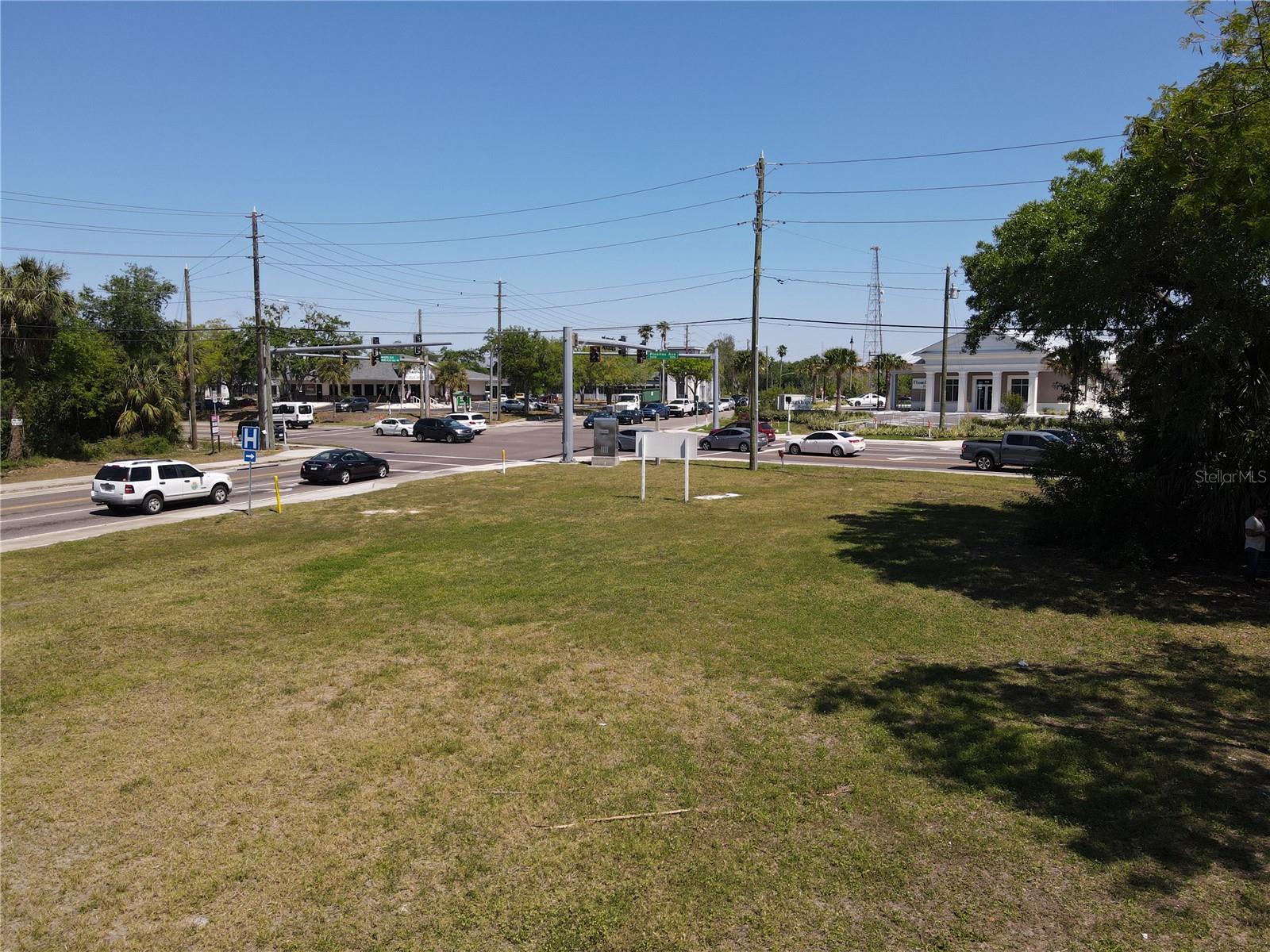 Listing photo id 3 for 1150 Pinellas Avenue