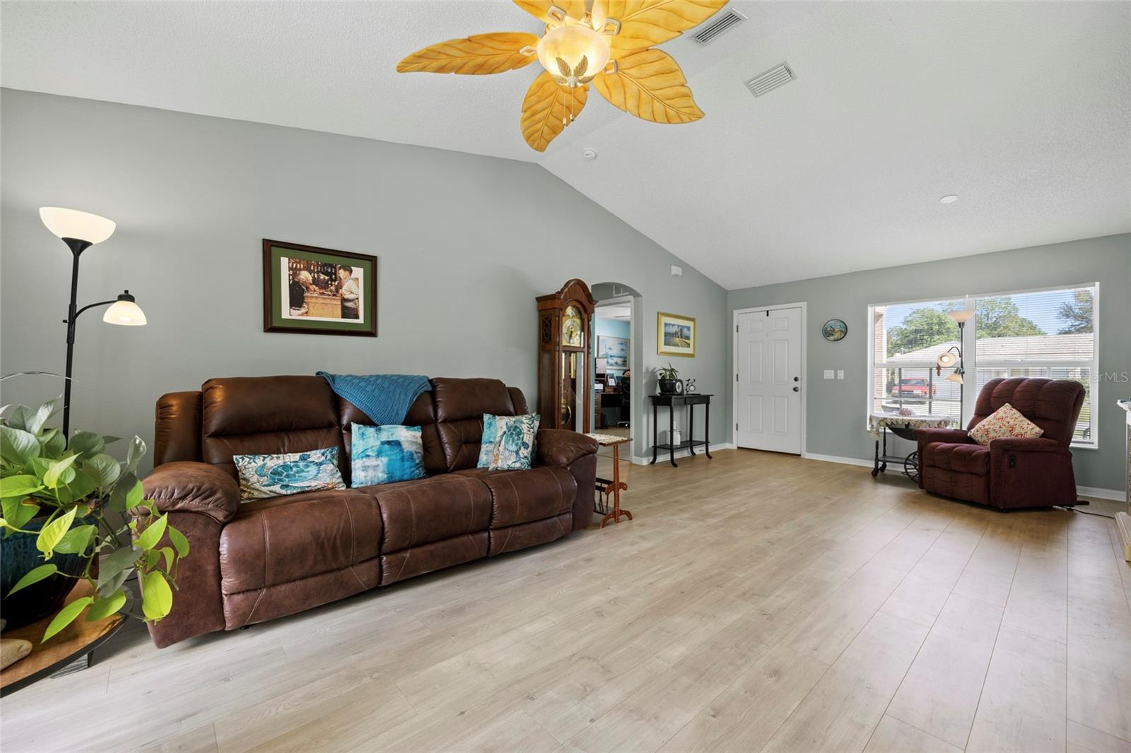 Image 11 of 46 For 62 Belvedere Lane