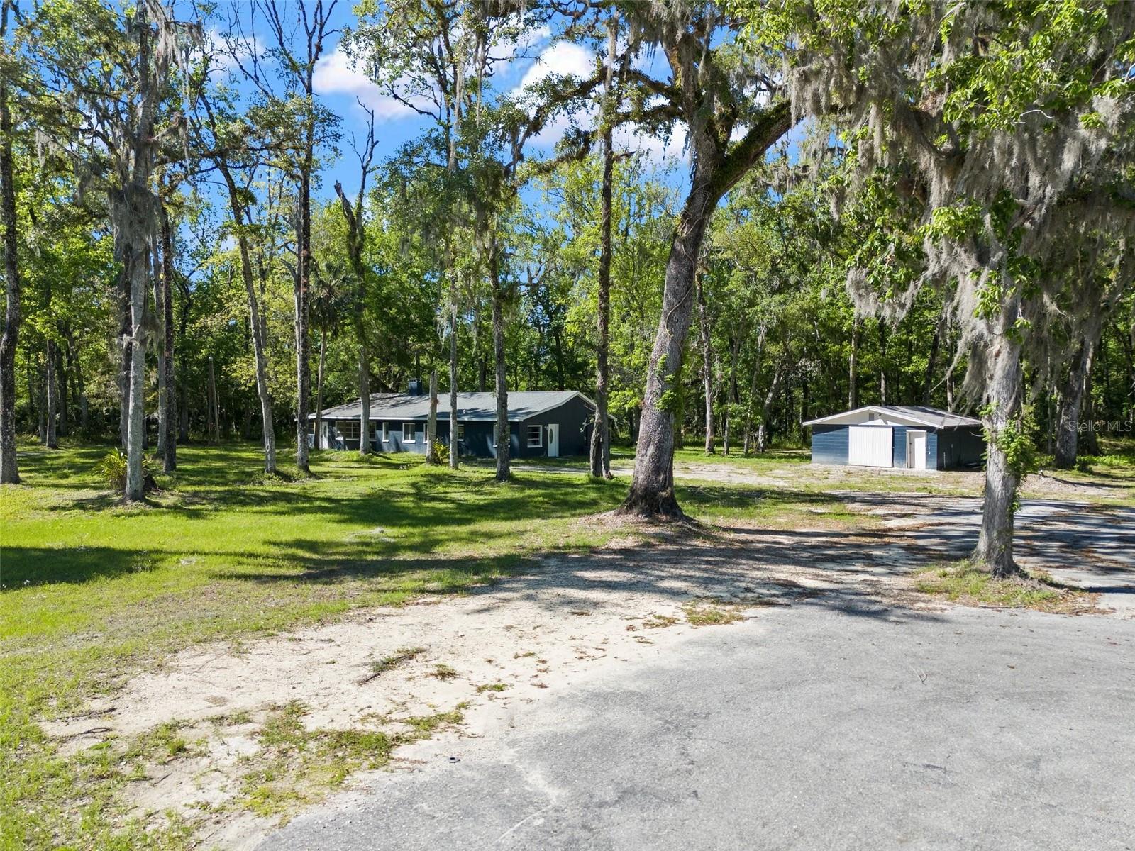 Listing photo id 52 for 17367 Lake Lindsey Road