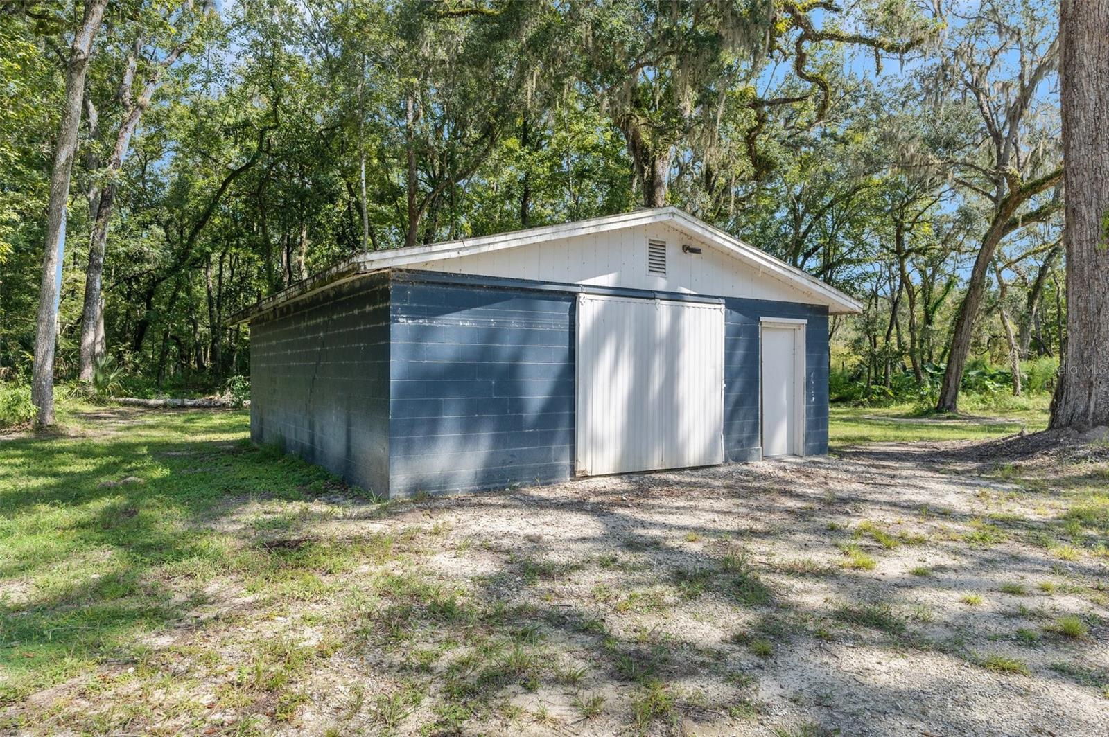 Listing photo id 66 for 17367 Lake Lindsey Road