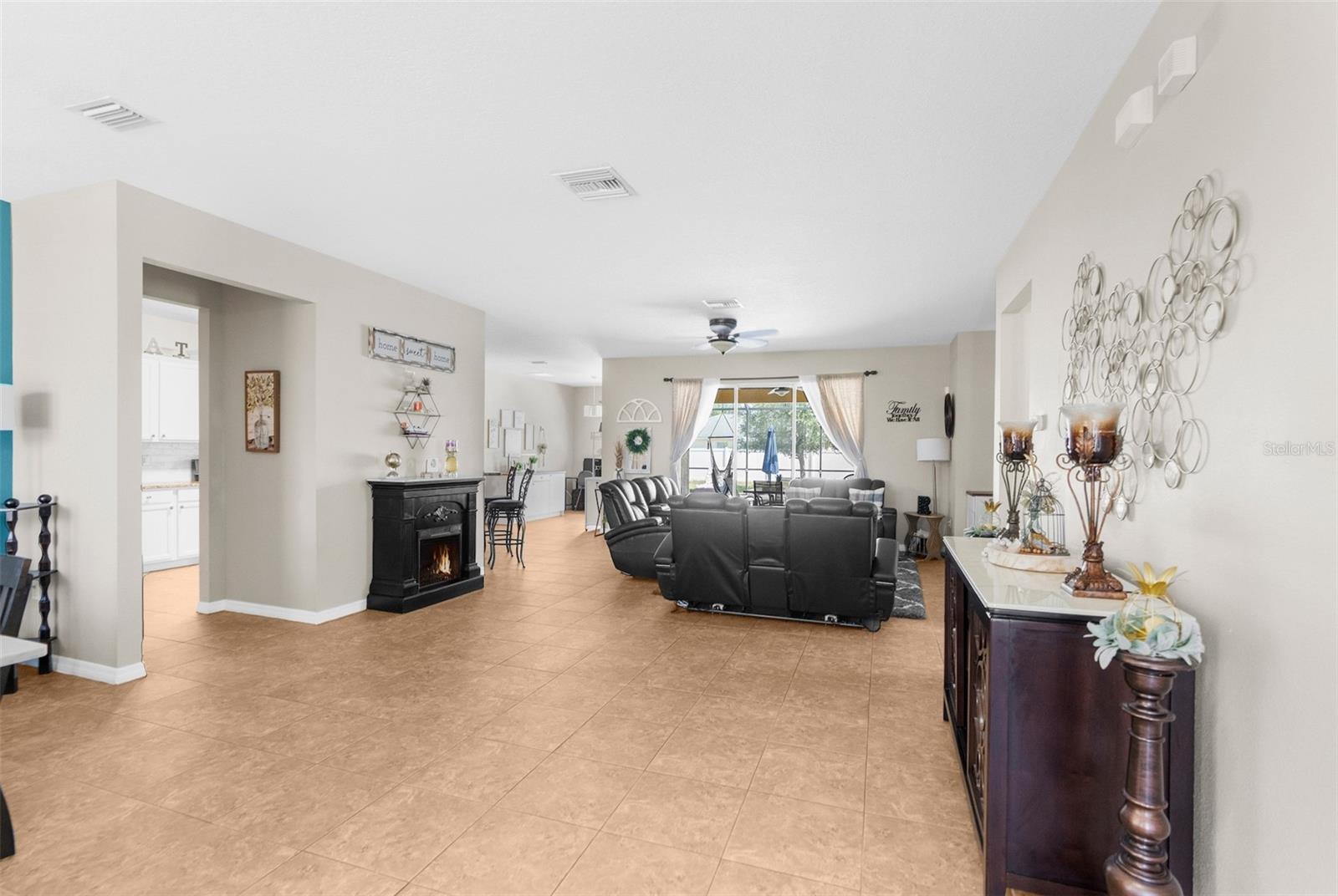 Listing photo id 7 for 13341 Weatherstone Drive