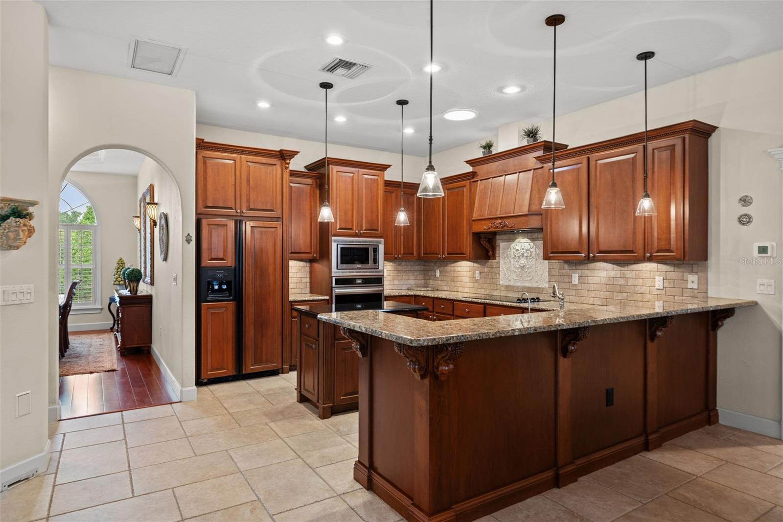 Listing photo id 14 for 7263 Sylvan Glade Court